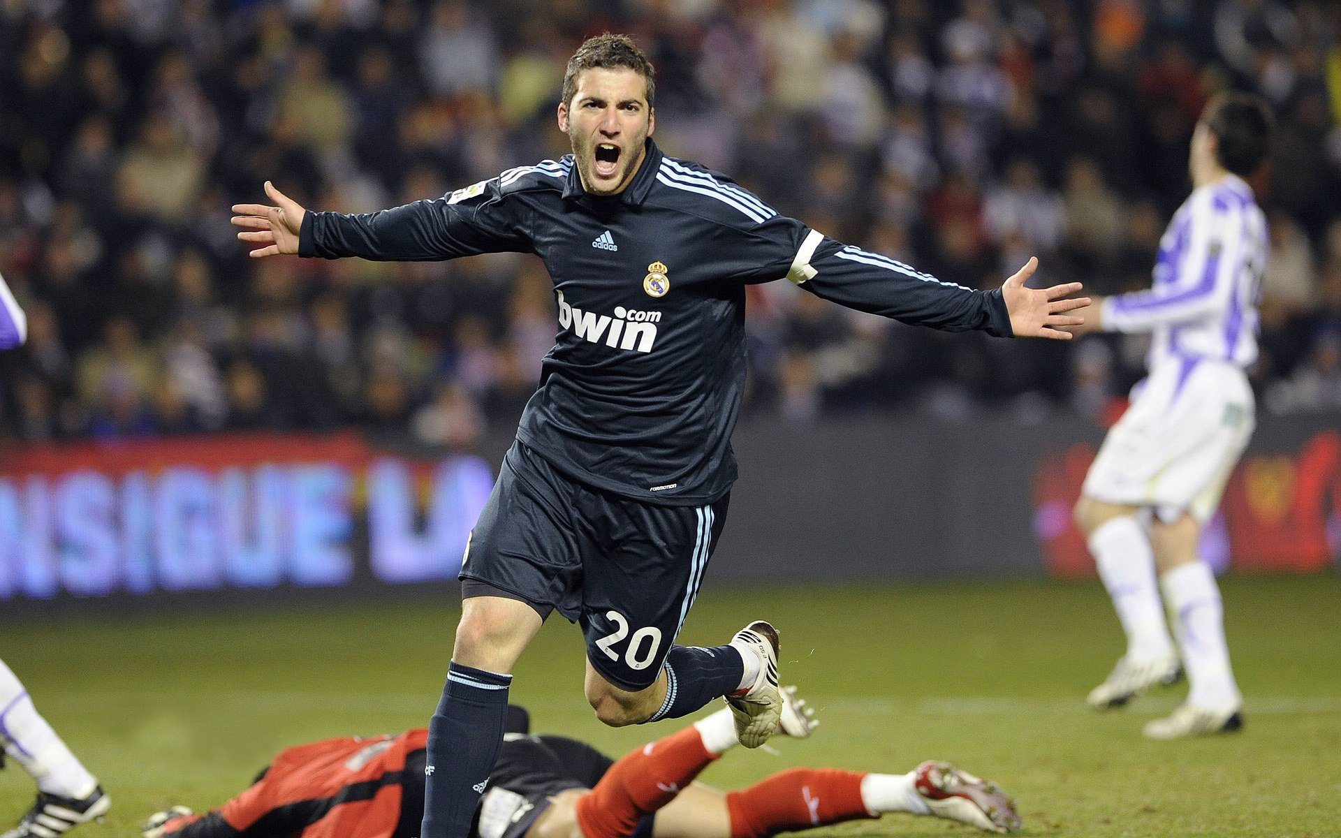 kaiyun app download-欧冠比赛的“幕后英雄”：教练与球员的默契配合，欧冠角色